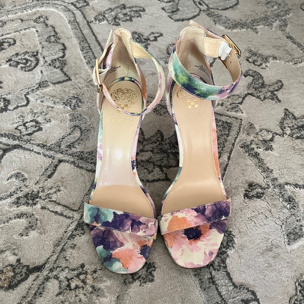 Floral Vince Camuto heels - Picture 2 of 4